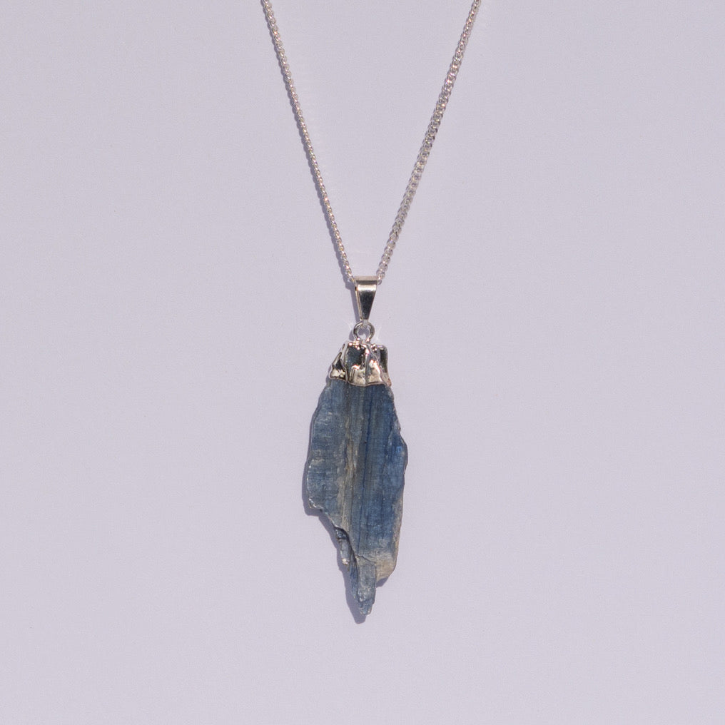EARTH’S ELEMENT CLEARLINE Kyanite Pendant Necklace