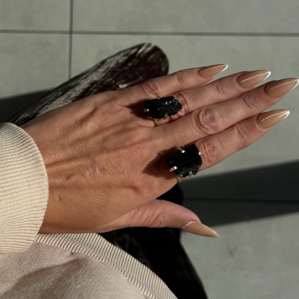 MINERAL LOOP FORCE FIELD Black Tourmaline Ring
