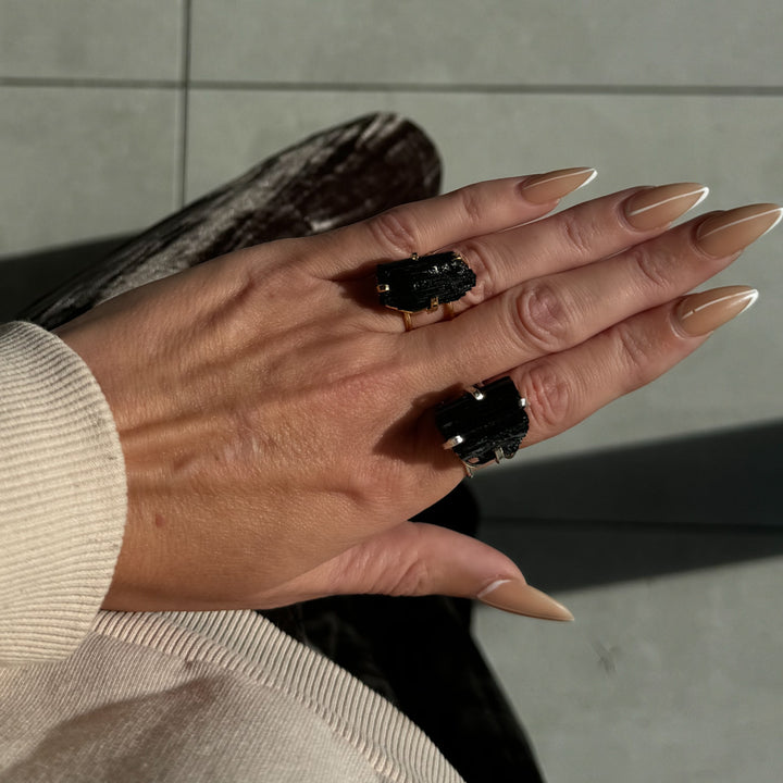 MINERAL LOOP FORCE FIELD Black Tourmaline Ring