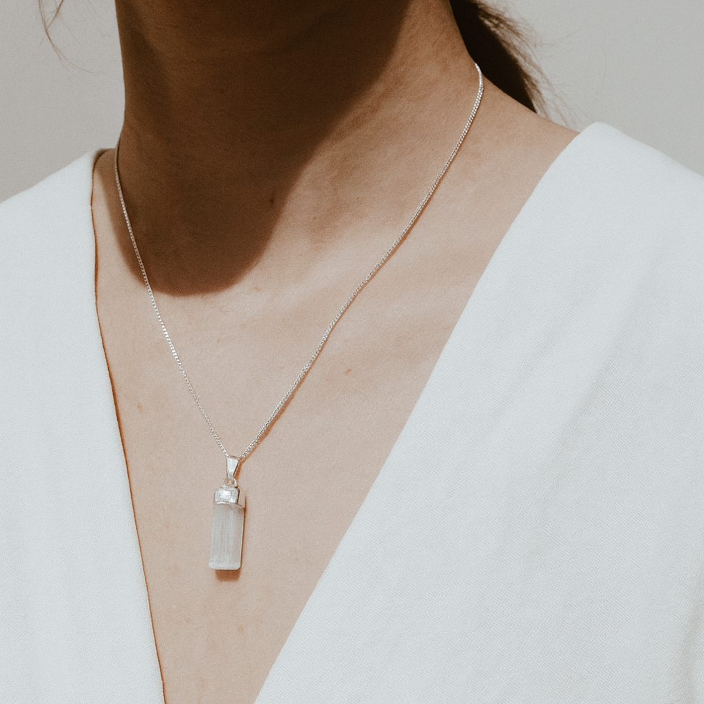 EARTH’S ELEMENT CIRCUIT CLEANER Selenite Pendant