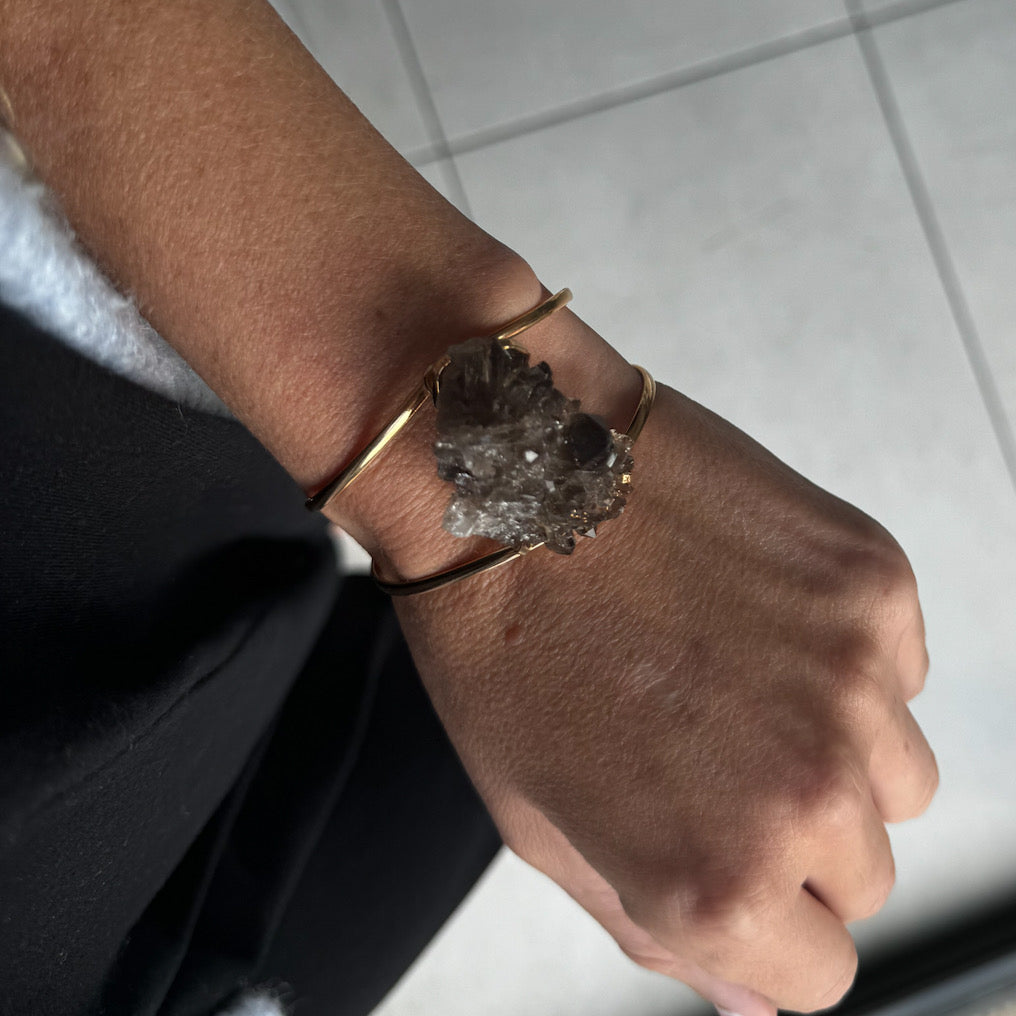 MINERAL CURRENT GROUND RULE Smokey Cluster Quartz Bracelet