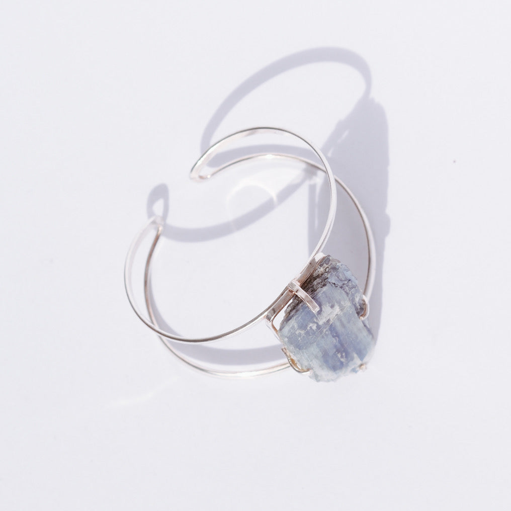 MINERAL CURRENT CLEARLINE Kyanite Bracelet