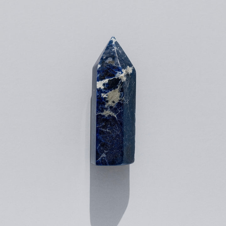 EARTH’S POINT Sodalite — Truth Seeker → Clarity, Communication, Confidence