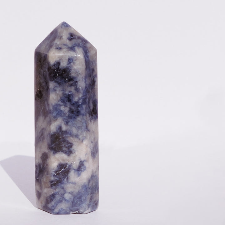 EARTH’S POINT Sodalite — Truth Seeker → Clarity, Communication, Confidence
