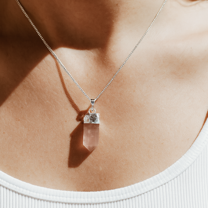 EARTH’S ELEMENT EASE POINT Lithium Pendant Necklace